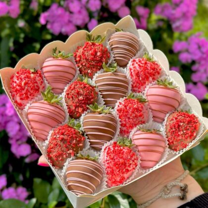 Клубника в шоколаде "Little Happiness" 12-20 ягод