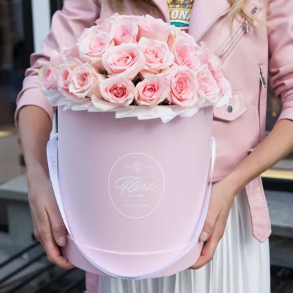 Розовые розы в шляпной коробке Grand PINK