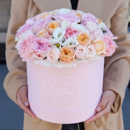 Букет Adele" в шляпной коробке Grand Mini PINK"